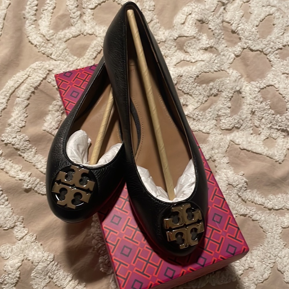 Tory Burch Claire Ballet Flat
Tumbled Leather - Black 7.5